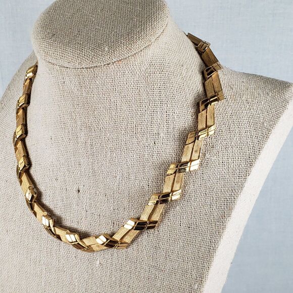 Vtg 1960s Crown Trifari Abstract Texture Brush Gold Plated 16" Choker Necklace - Picture 7 of 16